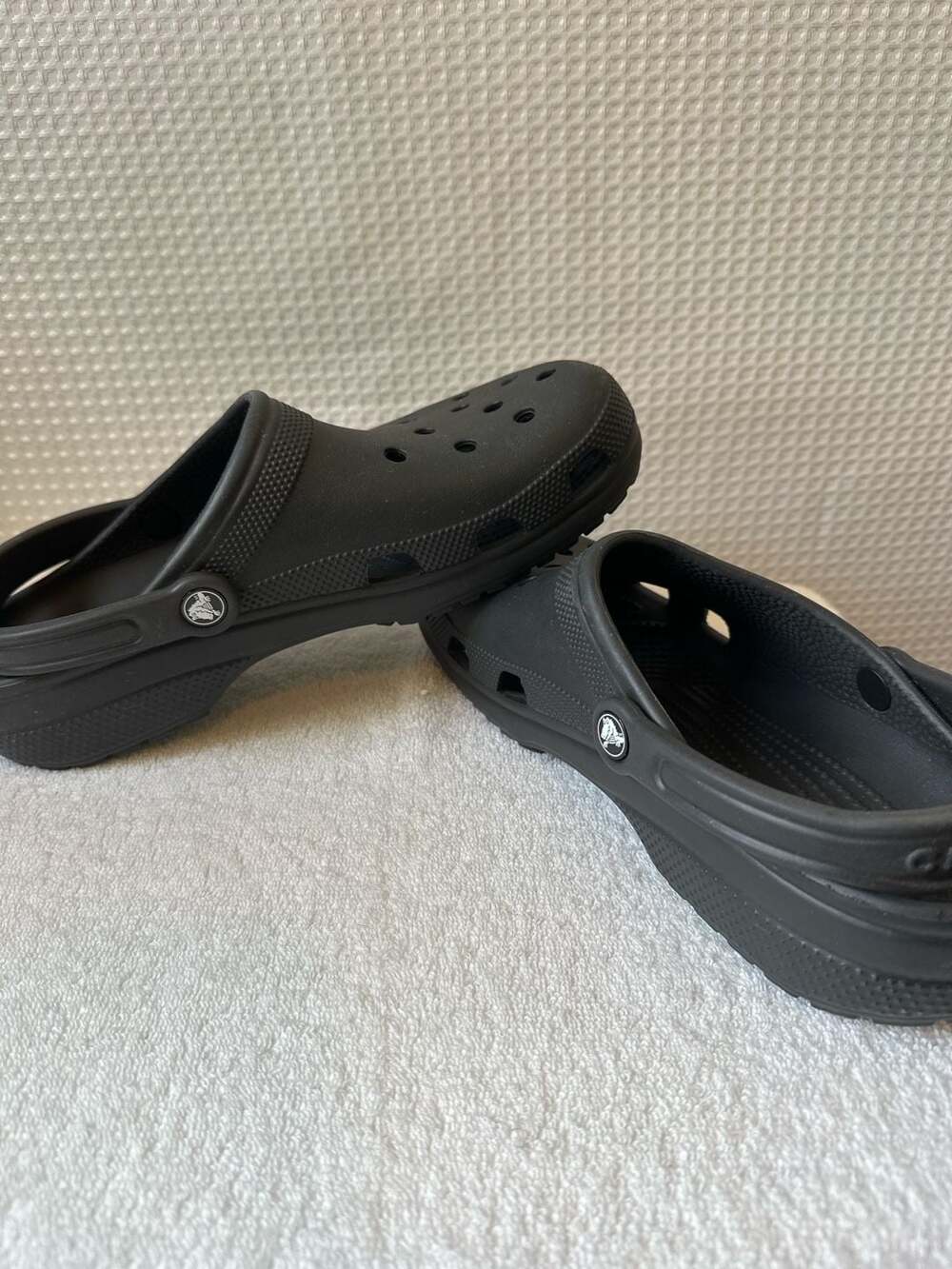 Crocs Classic Clogs Black Men's Size 11 - Picture 6 of 7